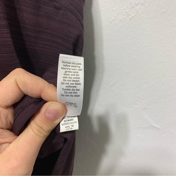 Athleta Swift Reach & Restore Tank Top Purple Scoop Neck Shelf Bra size Medium - Picture 8 of 9